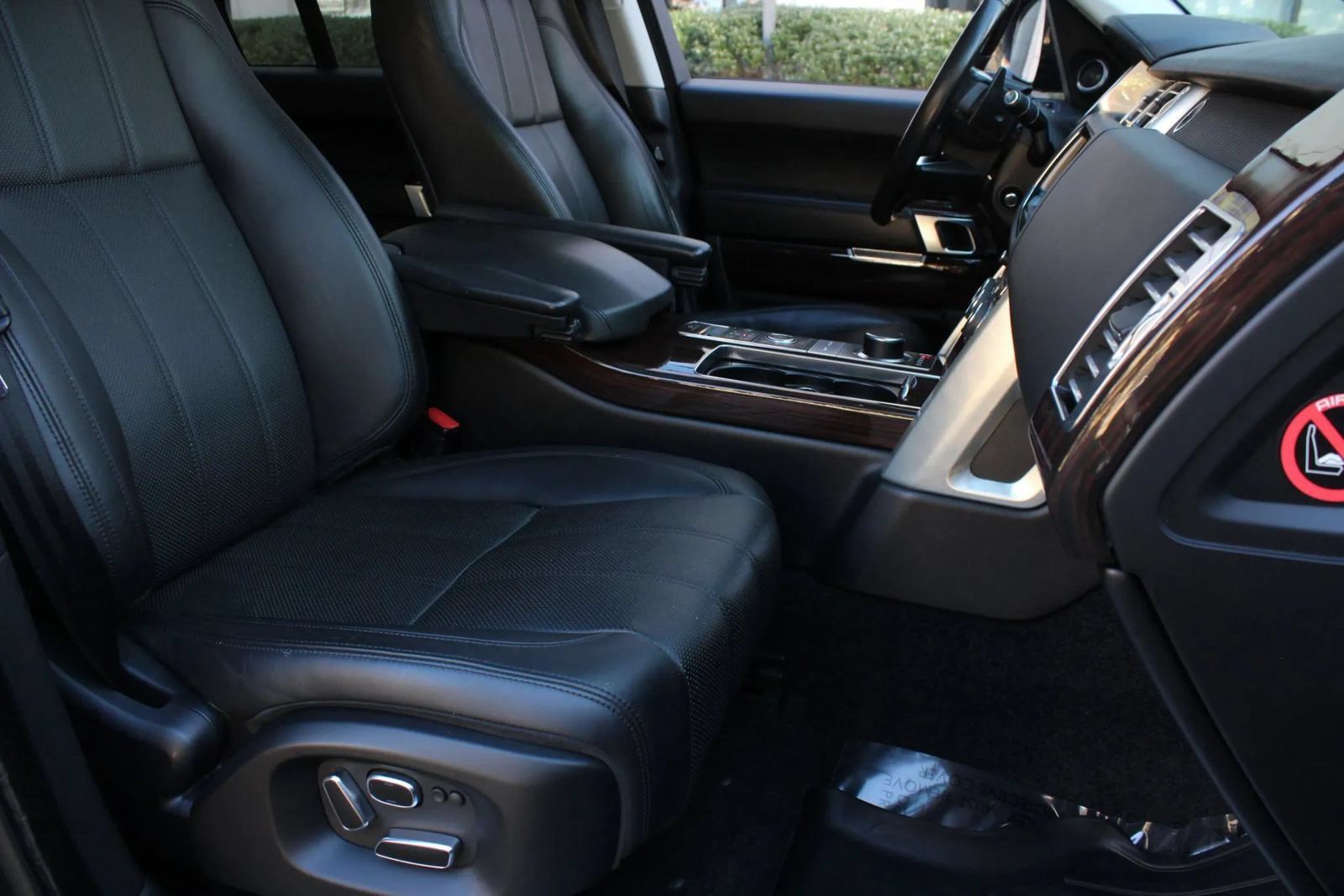 Used 2015 Land Rover Range Rover Supercharged AWD/4WD image 35