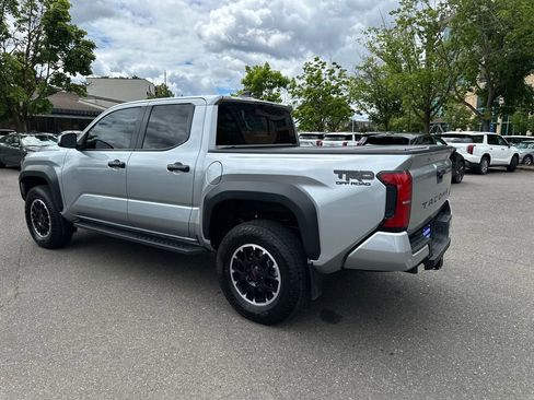 Used 2024 Toyota Tacoma TRD Off-Road w/ TRD Off Road Upgrade Package AWD/4WD image 4