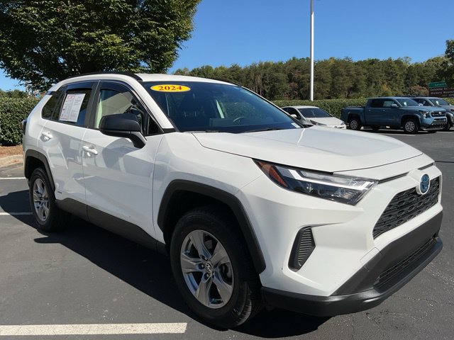 Used 2024 Toyota RAV4 LE AWD/4WD image 5