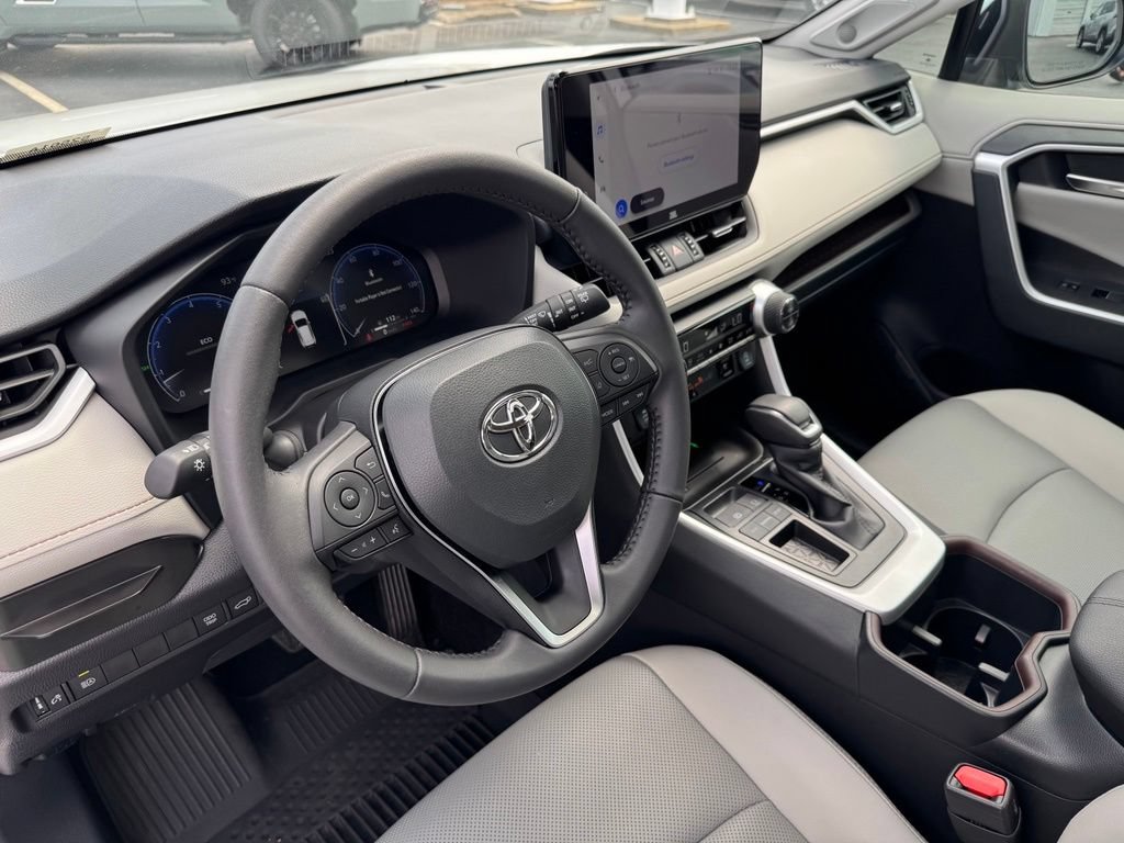 Used 2025 Toyota RAV4 Limited FWD image 16