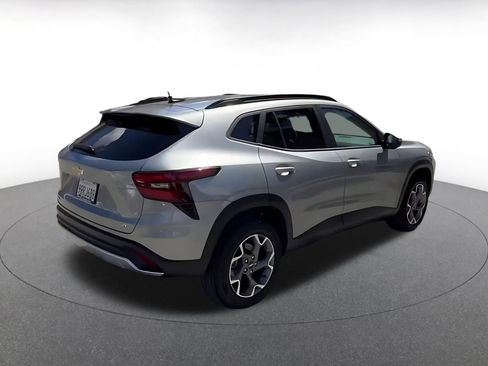 Used 2025 Chevrolet Trax LT image 11