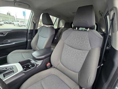 Used 2022 Toyota RAV4 XLE FWD image 20