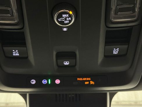 Used 2023 GMC Yukon SLT AWD/4WD image 32
