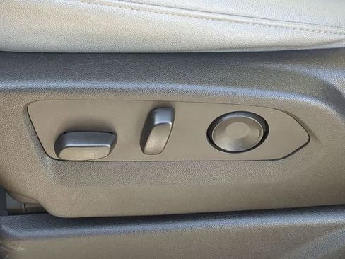 Used 2022 Chevrolet Suburban LT w/ LT Signature Package image 24