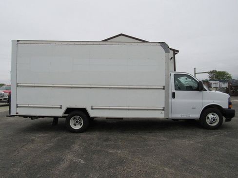 Used 2021 GMC Savana 3500 Extended w/ Power Convenience Package RWD image 2