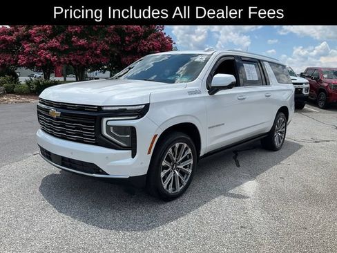Used 2025 Chevrolet Suburban High Country AWD/4WD image 1