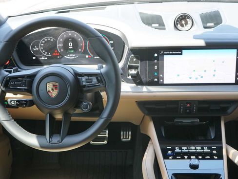 Used 2025 Porsche Cayenne S AWD/4WD image 22