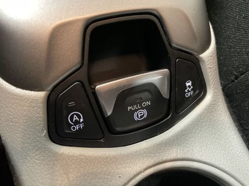 Used 2018 Jeep Compass Latitude w/ Popular Equipment Group AWD/4WD image 32