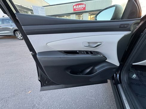 Used 2025 Hyundai Tucson Limited image 17