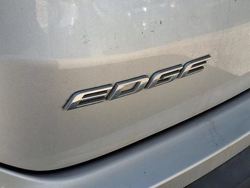 Used 2019 Ford Edge SE FWD image 8
