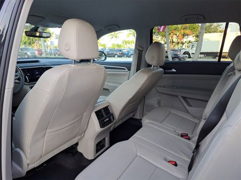 Certified 2022 Volkswagen Atlas SE image 8