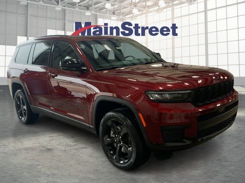 Used 2025 Jeep Grand Cherokee L Altitude image 7