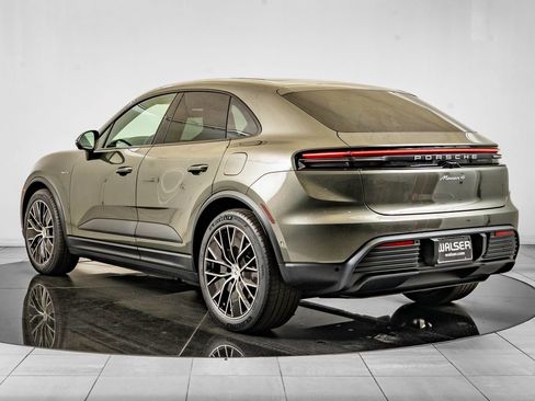 New 2026 Porsche Macan 4 Electric AWD/4WD image 3