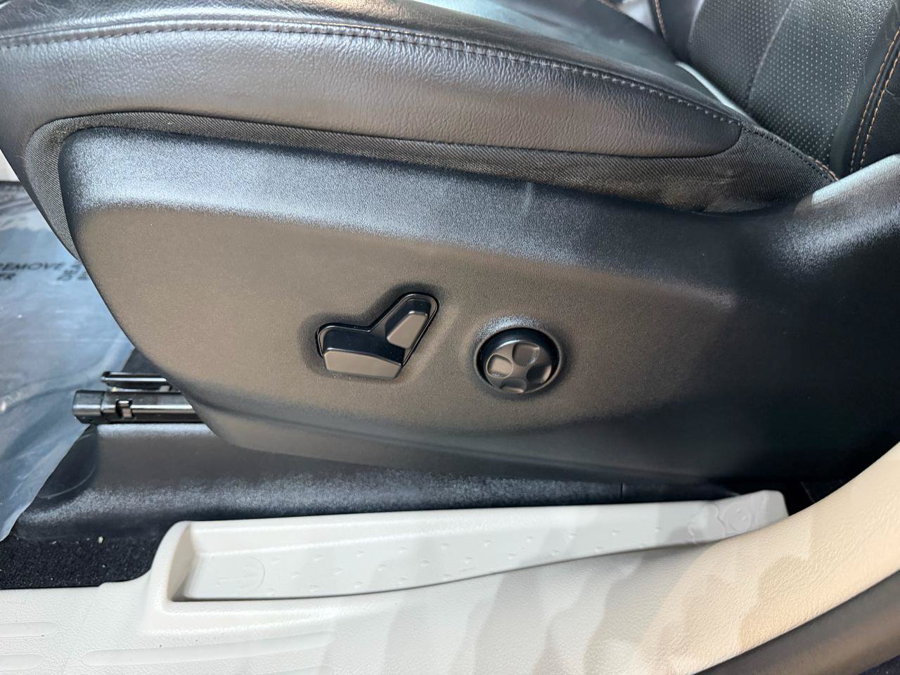 Used 2019 Chrysler Pacifica Touring-L FWD image 37