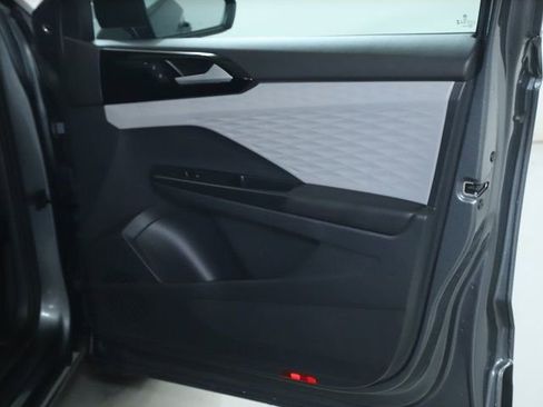 Used 2023 Volkswagen Taos S image 33