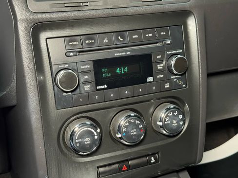 Used 2011 Dodge Challenger image 33