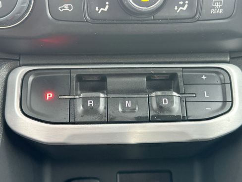 Used 2023 GMC Acadia SLE image 30