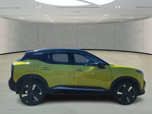 Certified 2025 Nissan Kicks SR w/ Interior Electronics Package image 6