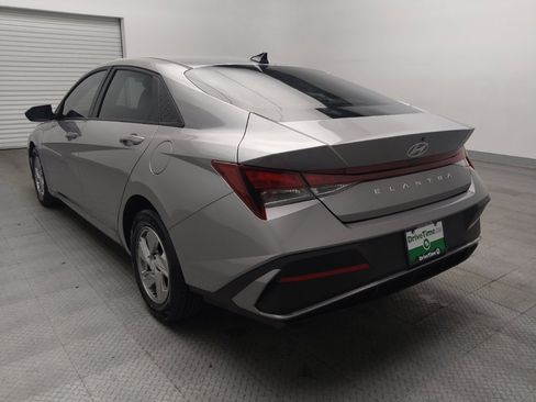 Used 2025 Hyundai Elantra SE FWD image 5