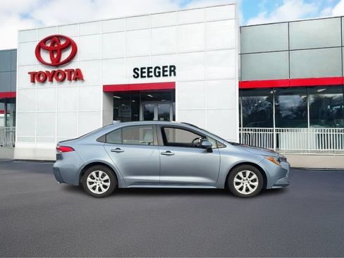Used 2023 Toyota Corolla LE FWD image 2