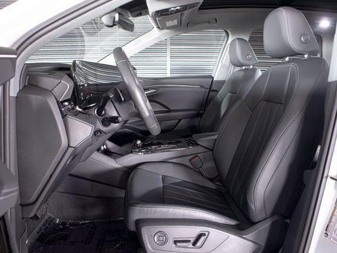 Certified 2025 Audi Q6 e-tron Premium Plus w/ Premium Plus AWD/4WD image 6