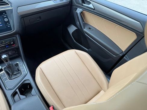 Used 2022 Volkswagen Tiguan SE FWD image 25