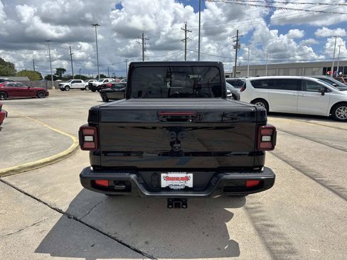 Used 2023 Jeep Gladiator Overland AWD/4WD image 6