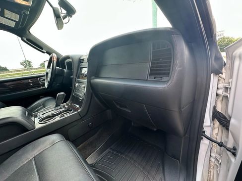 Used 2016 Lincoln Navigator Reserve image 26