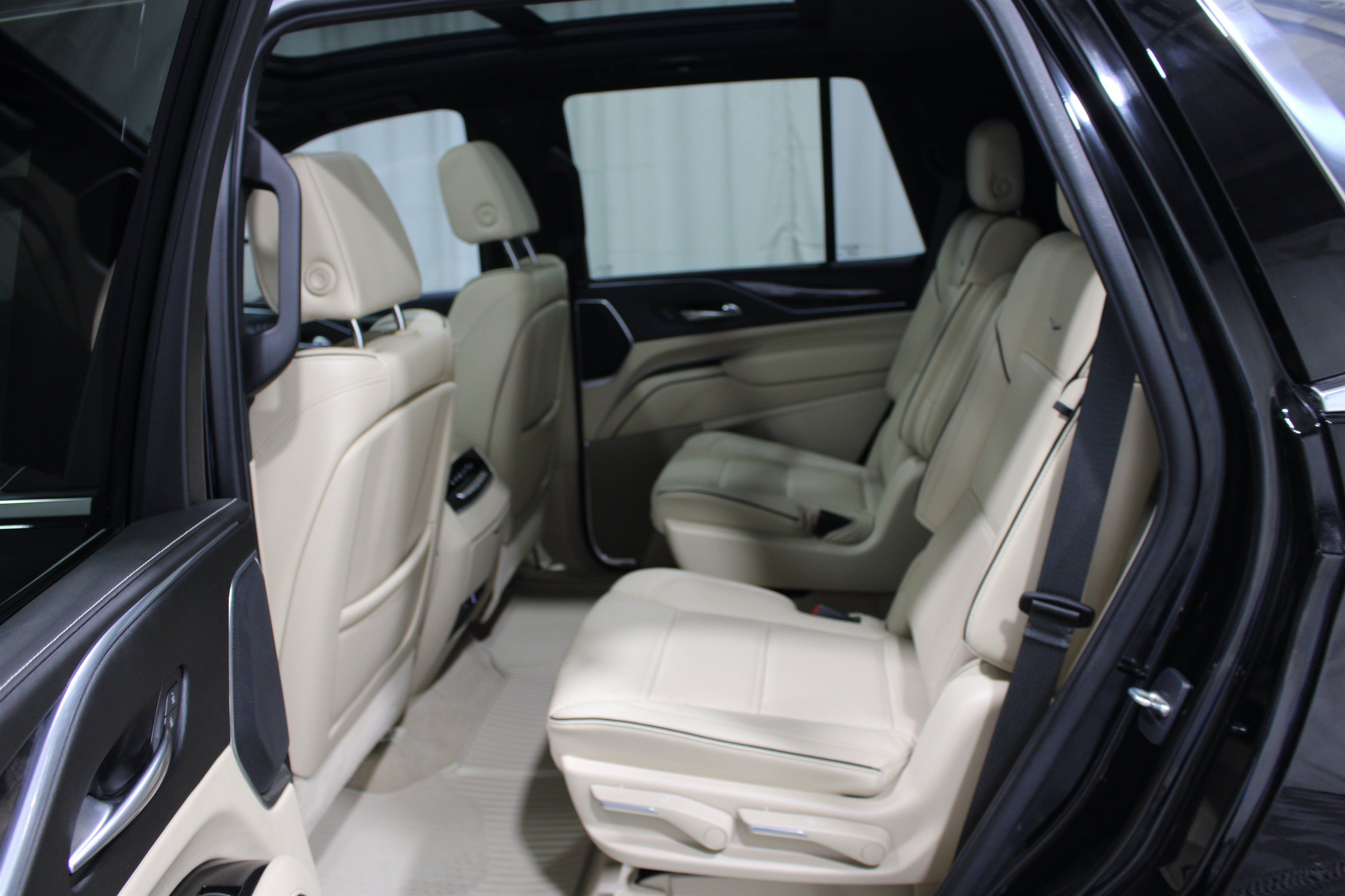 Used 2021 Cadillac Escalade Premium Luxury w/ Driver Assist Tech Package AWD/4WD image 21