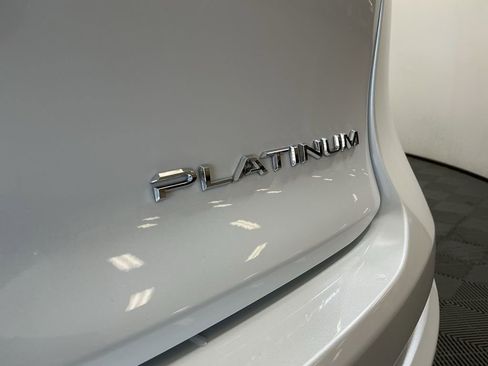 Used 2023 Toyota Crown Platinum image 8