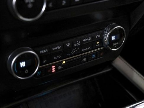 Used 2021 Ford Expedition Platinum image 25