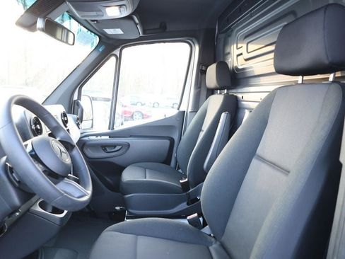 Used 2025 Mercedes-Benz Sprinter 2500 image 20