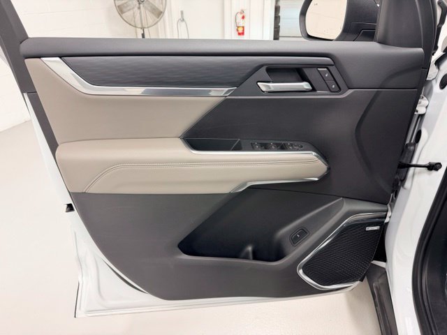 Certified 2026 GMC Acadia Elevation w/ Elevation Premium Package AWD/4WD image 16
