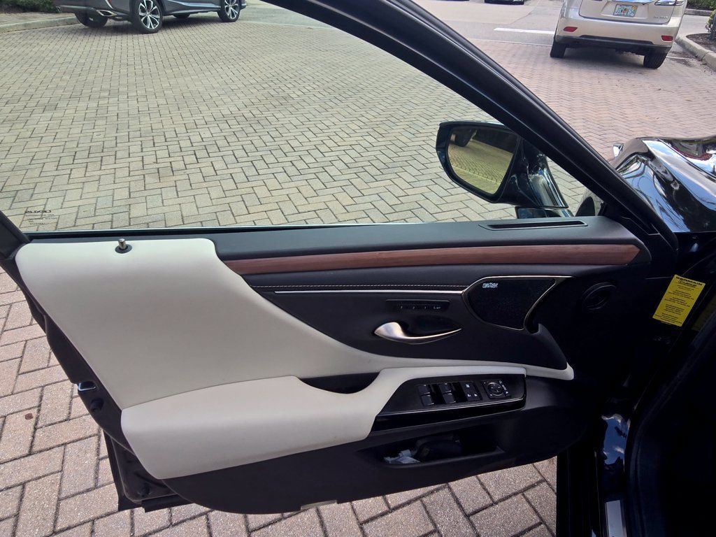 Used 2025 Lexus ES 350 Ultra Luxury w/ Accessory Package (Z2) FWD image 19