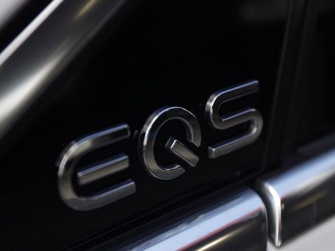 Used 2023 Mercedes-Benz EQS 450+ SUV image 4