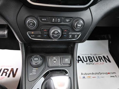 Used 2019 Jeep Cherokee Limited AWD/4WD image 9