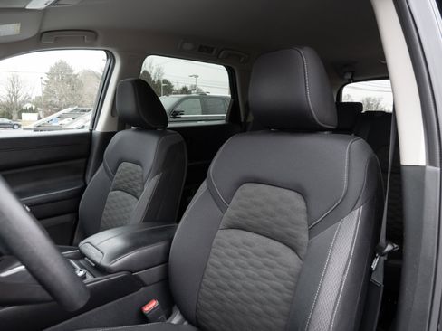 Used 2024 Nissan Pathfinder S image 16