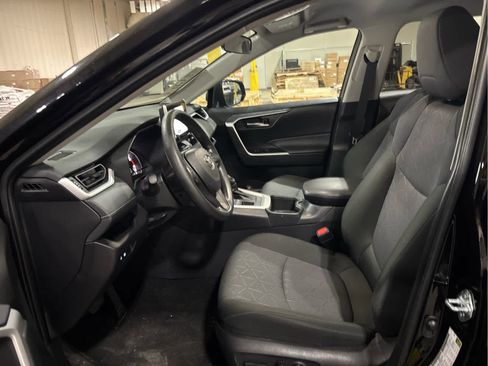 Used 2025 Toyota RAV4 XLE image 9