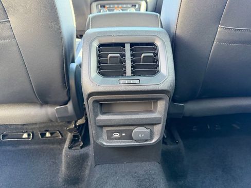 Used 2021 Volkswagen Tiguan SEL Premium R-Line image 33