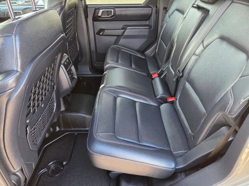 Certified 2025 Ford Bronco Badlands image 11