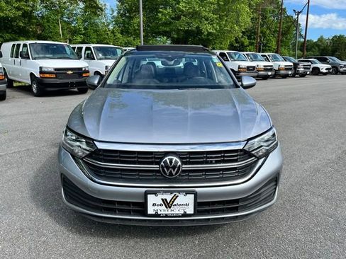 Used 2023 Volkswagen Jetta SE FWD image 3
