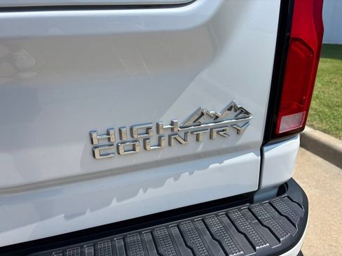 Used 2025 Chevrolet Silverado 3500 High Country w/ High Country Premium Package AWD/4WD image 8