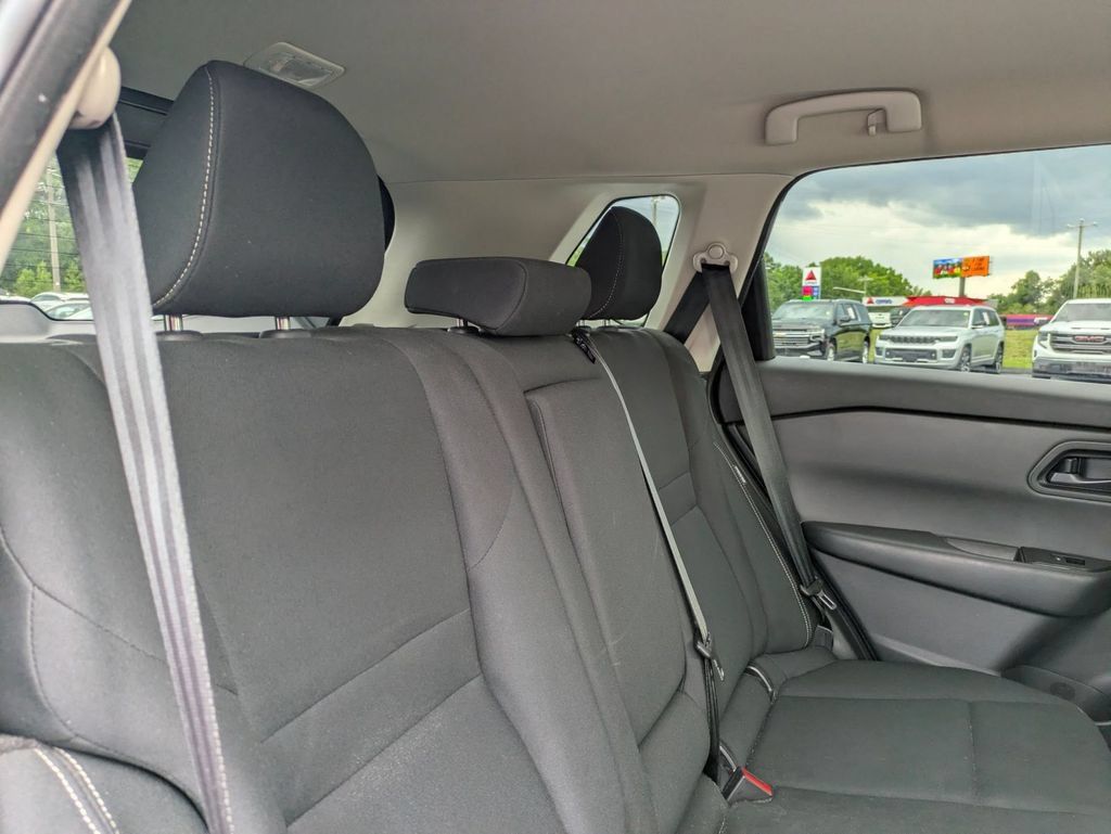 Used 2024 Nissan Rogue S FWD image 27