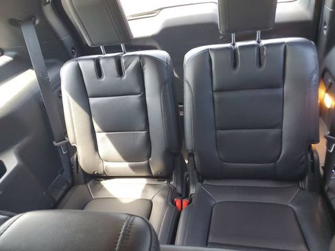 Used 2018 Ford Explorer XLT w/ Equipment Group 202A AWD/4WD image 11