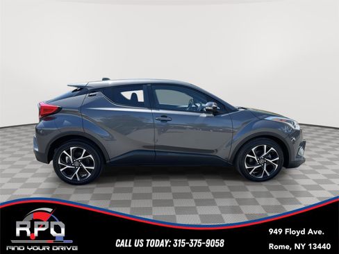 Used 2019 Toyota C-HR XLE FWD image 6