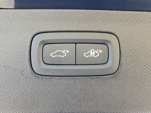 Certified 2025 Volvo XC90 T8 Plus w/ Protection Package Premier image 16