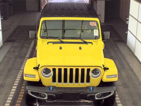 Used 2023 Jeep Wrangler Unlimited Sahara AWD/4WD image 2