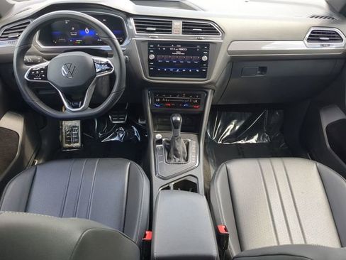 Certified 2023 Volkswagen Tiguan SE R-Line image 12
