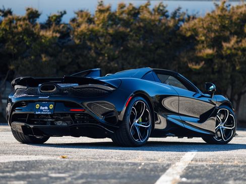 Used 2024 McLaren 750S Spider image 12