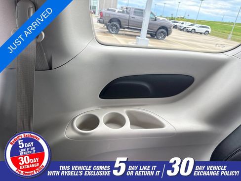 Certified 2024 Chrysler Pacifica Touring-L FWD image 27